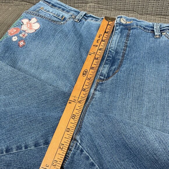 Gloria Vanderbilt Amanda Womens Size 14 Blue Denim Shorts Floral Embroidery - Picture 6 of 12